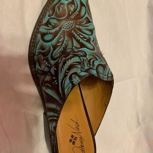 Patricia Nash mules turquoise tooled leather. Sz11